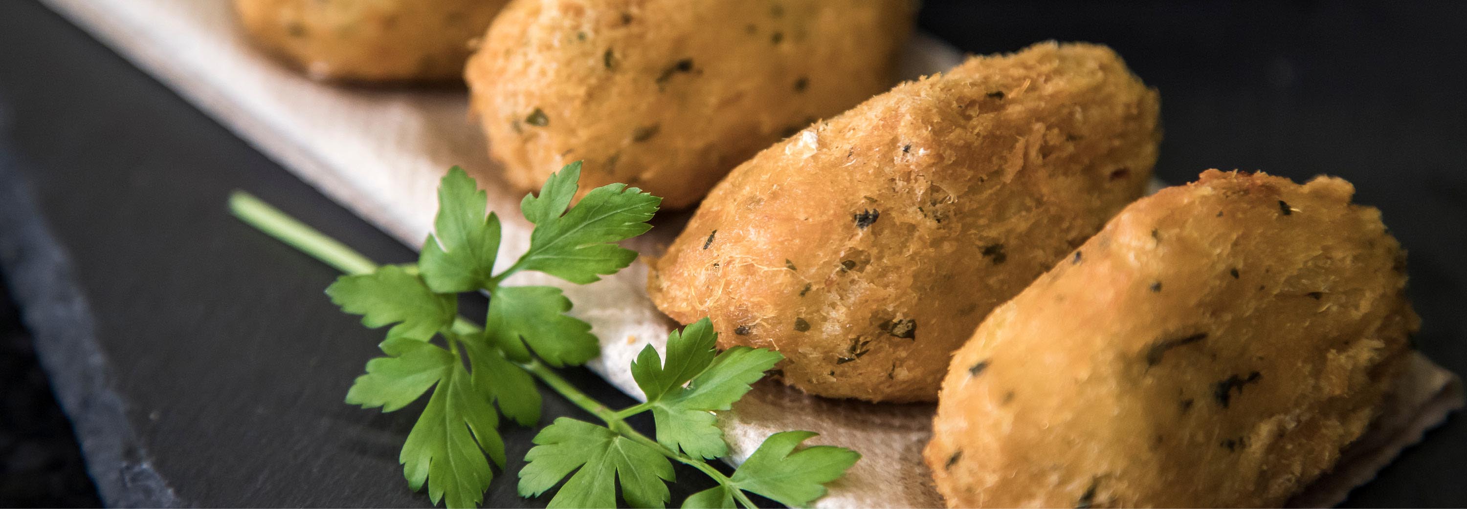 Bolinhos de bacalhau, (cof fritters)